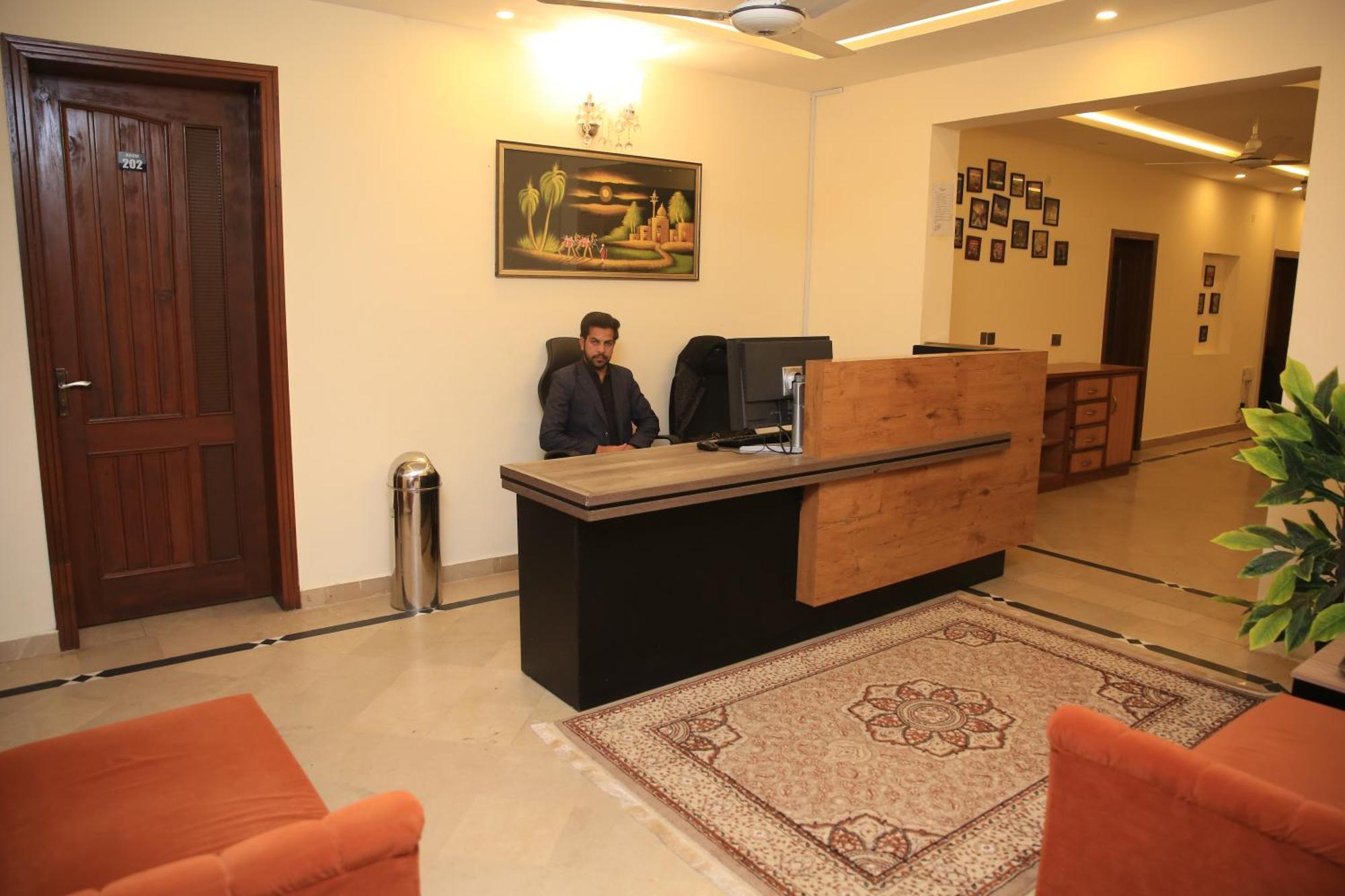 Orbit Residency F-7 Hotel Islamabad Exterior photo